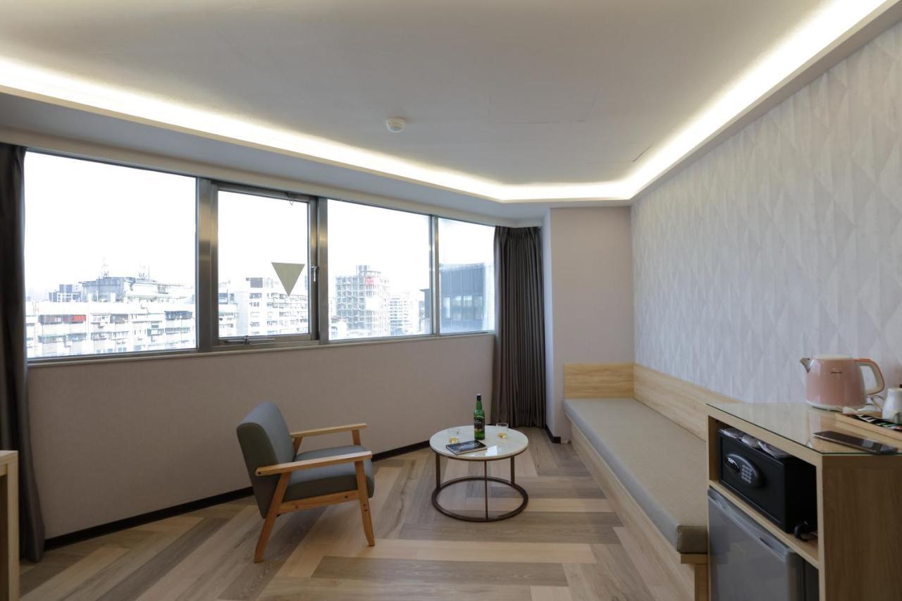 Silken Hotel Тайпей Екстериор снимка