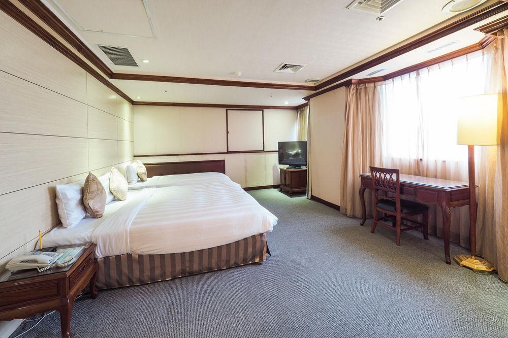 Silken Hotel Тайпей Екстериор снимка