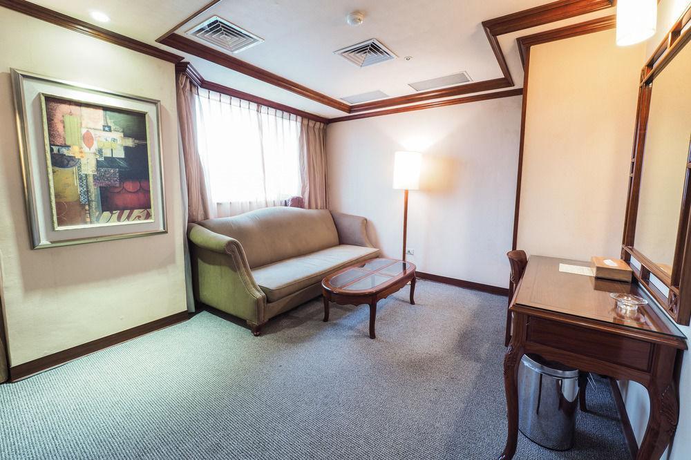 Silken Hotel Тайпей Екстериор снимка