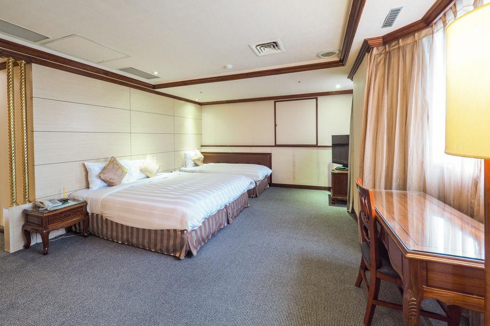 Silken Hotel Тайпей Екстериор снимка