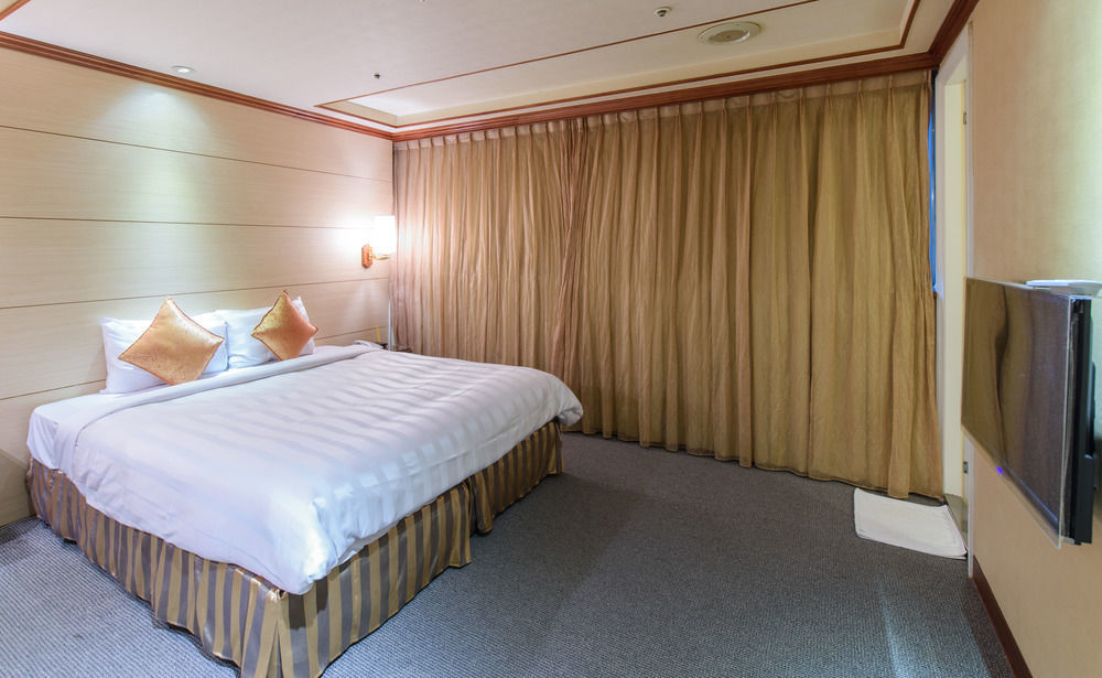 Silken Hotel Тайпей Екстериор снимка