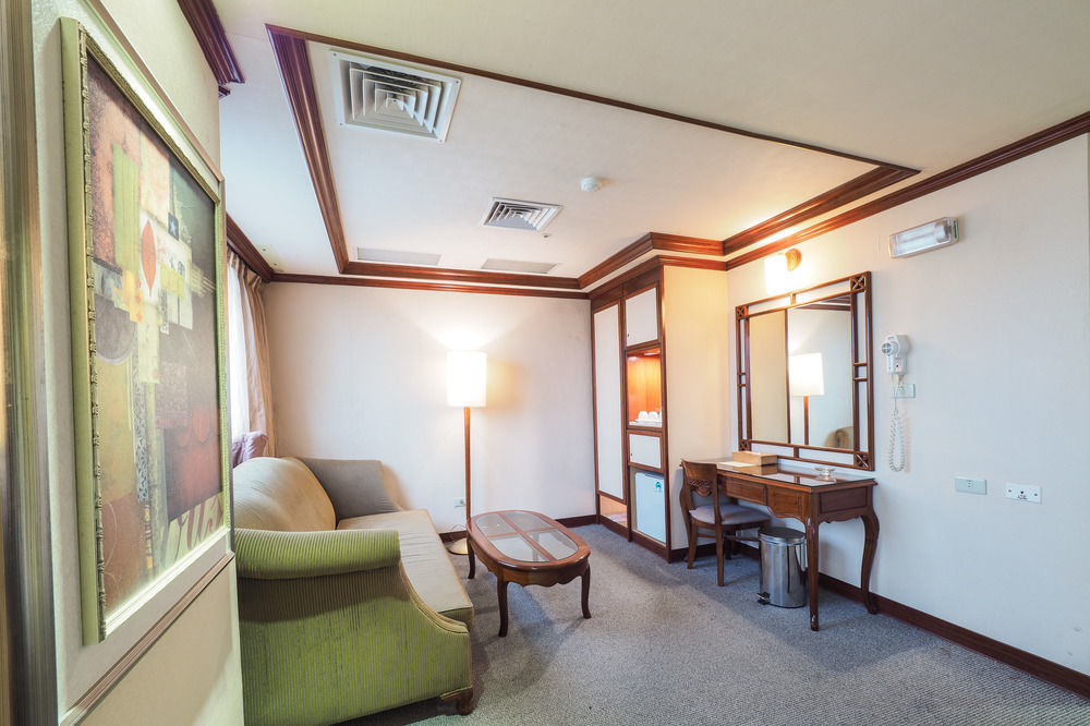 Silken Hotel Тайпей Екстериор снимка