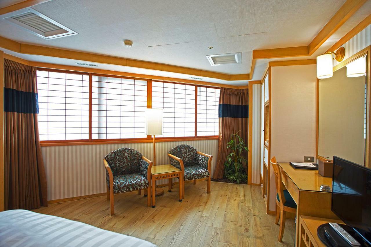 Silken Hotel Тайпей Екстериор снимка