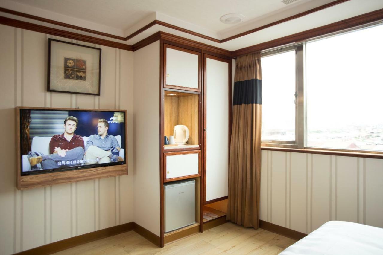 Silken Hotel Тайпей Екстериор снимка