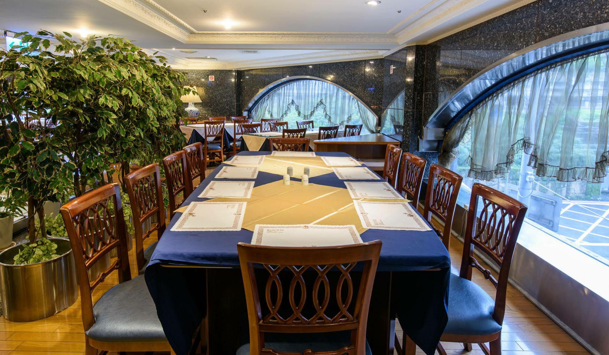 Silken Hotel Тайпей Екстериор снимка
