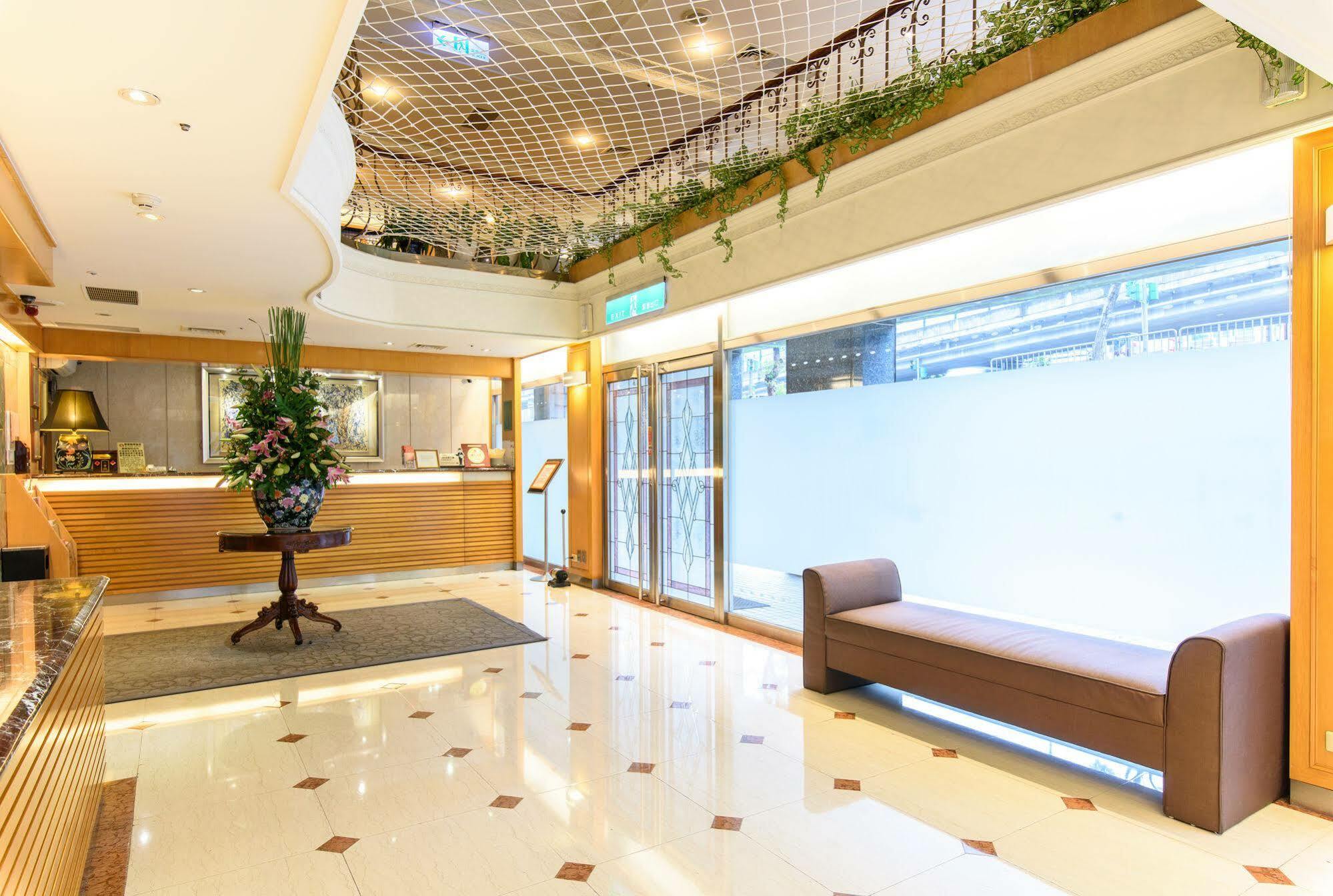 Silken Hotel Тайпей Екстериор снимка