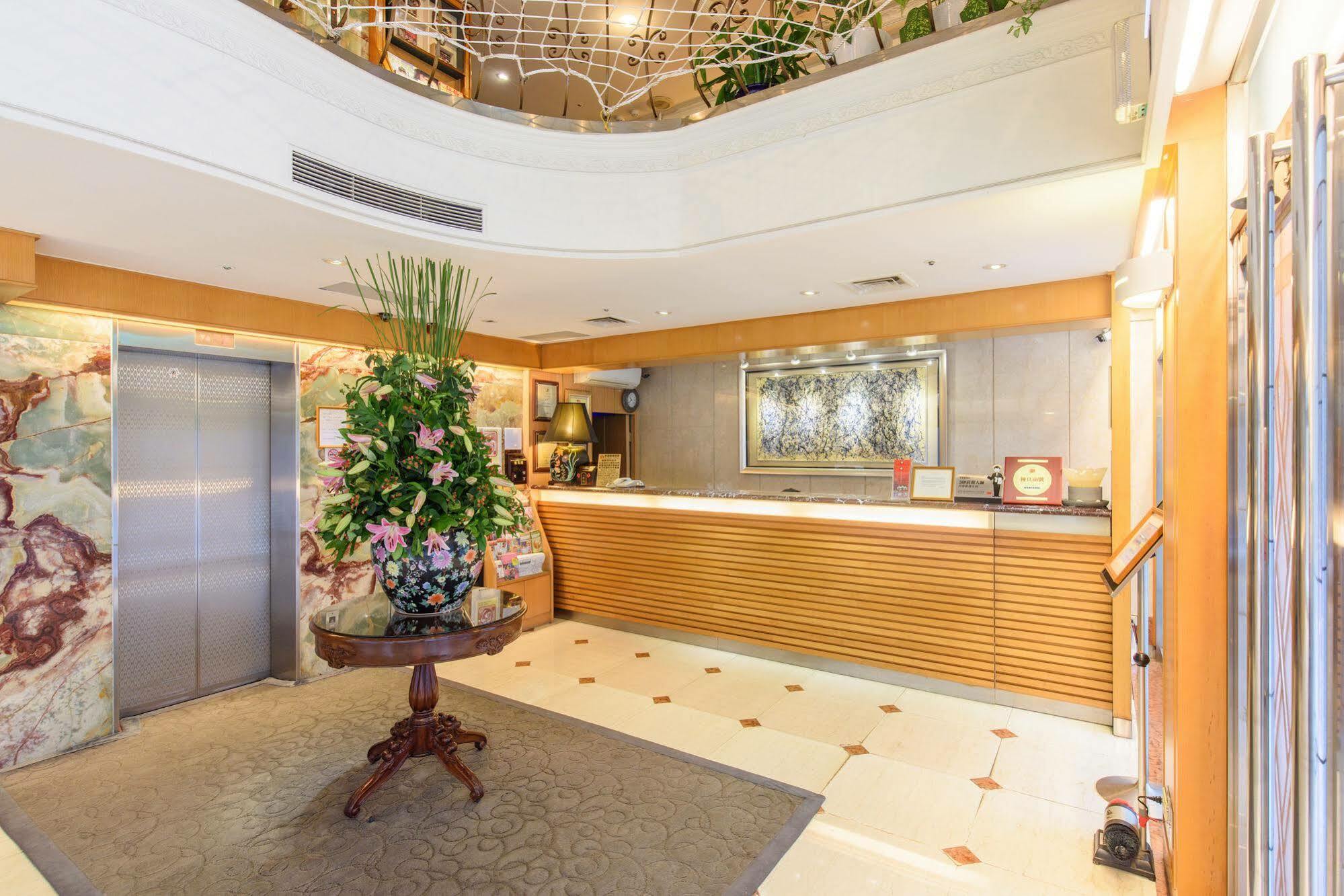 Silken Hotel Тайпей Екстериор снимка