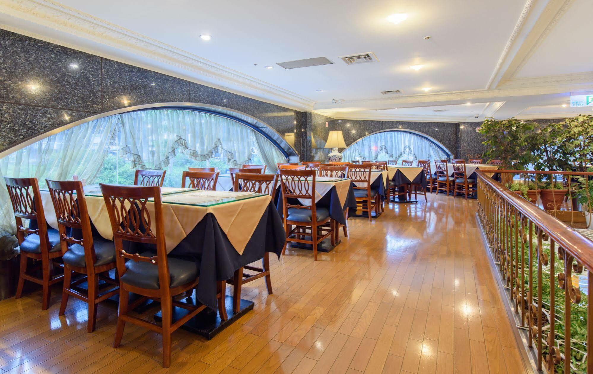 Silken Hotel Тайпей Екстериор снимка